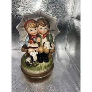 Vintage 50's Japan Wood Bottom Rotating Music Box 2 Hummel Style Figures‎ Works
